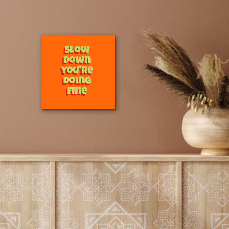 Slow down you're doing fine - Oranje - Simple aluminium wit klein -sfeer4
