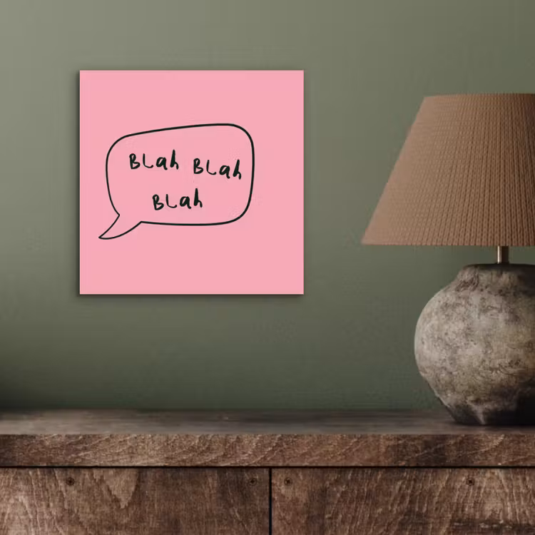 Tekstwolkje - BLAH BLAH BLAH - Roze aluminium wit klein -sfeer2