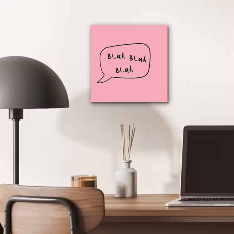 Tekstwolkje - BLAH BLAH BLAH - Roze aluminium wit klein -sfeer5