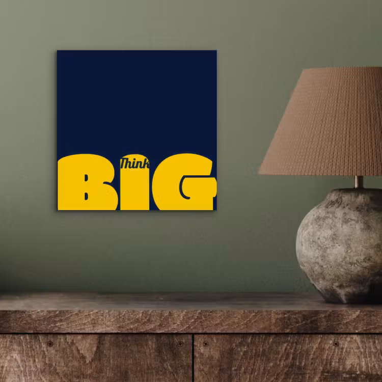 Think big - Blauw - Geel aluminium wit klein -sfeer2