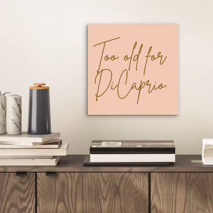 Too old for dicaprio - Roze - Groen aluminium wit klein -sfeer1