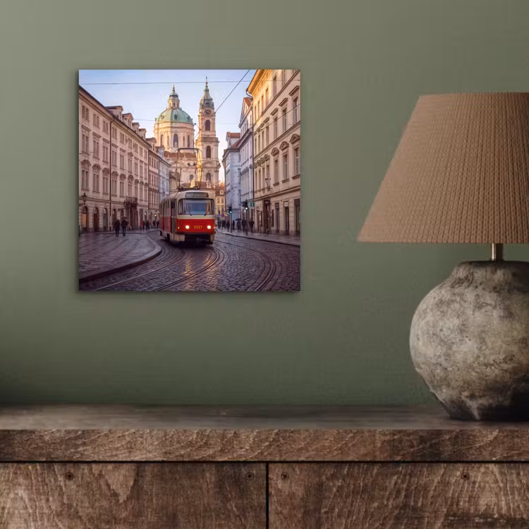 Tram - Straat - Stadsgezicht - Klassiek - Rood aluminium wit klein -sfeer2