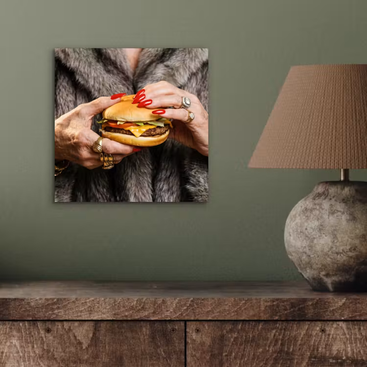Vrouw - Hamburger - Bontjas aluminium wit klein -sfeer2