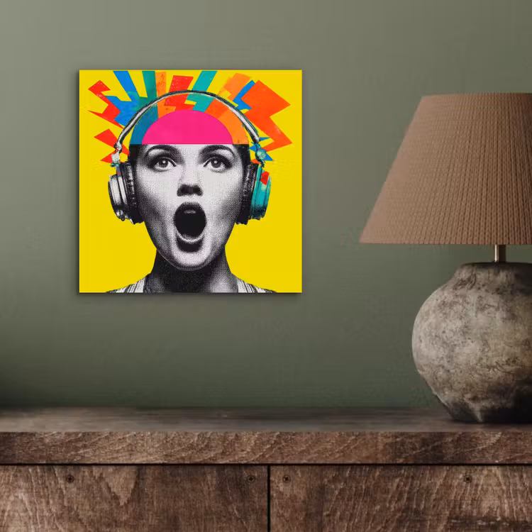 Vrouw - Koptelefoon - Geel aluminium wit klein -sfeer2