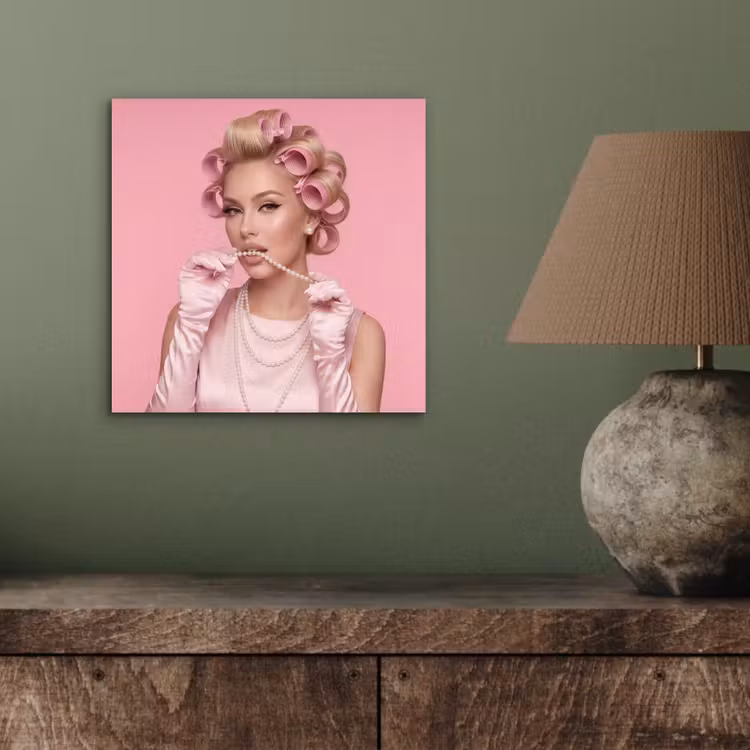 Vrouw - Roze - Parelketting - Krulspelden aluminium wit klein -sfeer2