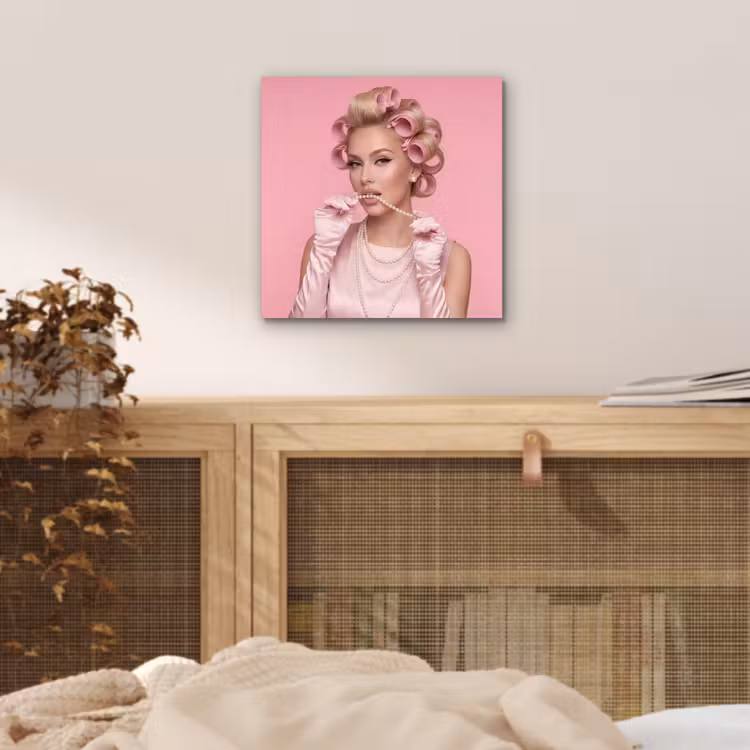 Vrouw - Roze - Parelketting - Krulspelden aluminium wit klein -sfeer3