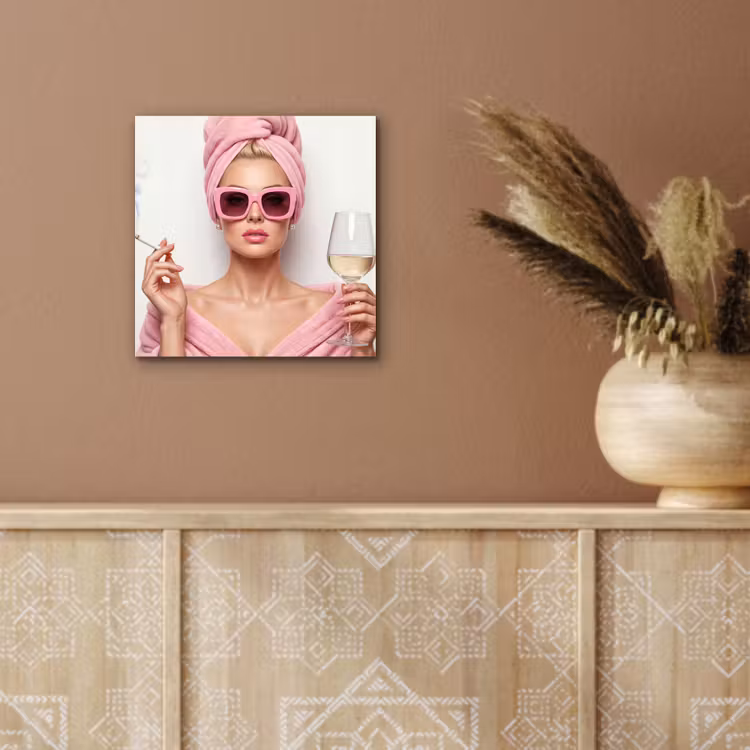 Vrouw - Roze - Wijn - Zonnebril aluminium wit klein -sfeer4