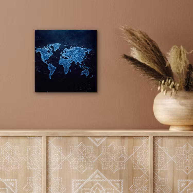 Wereldkaart - Waterstructuur - Blauw aluminium wit klein -sfeer4