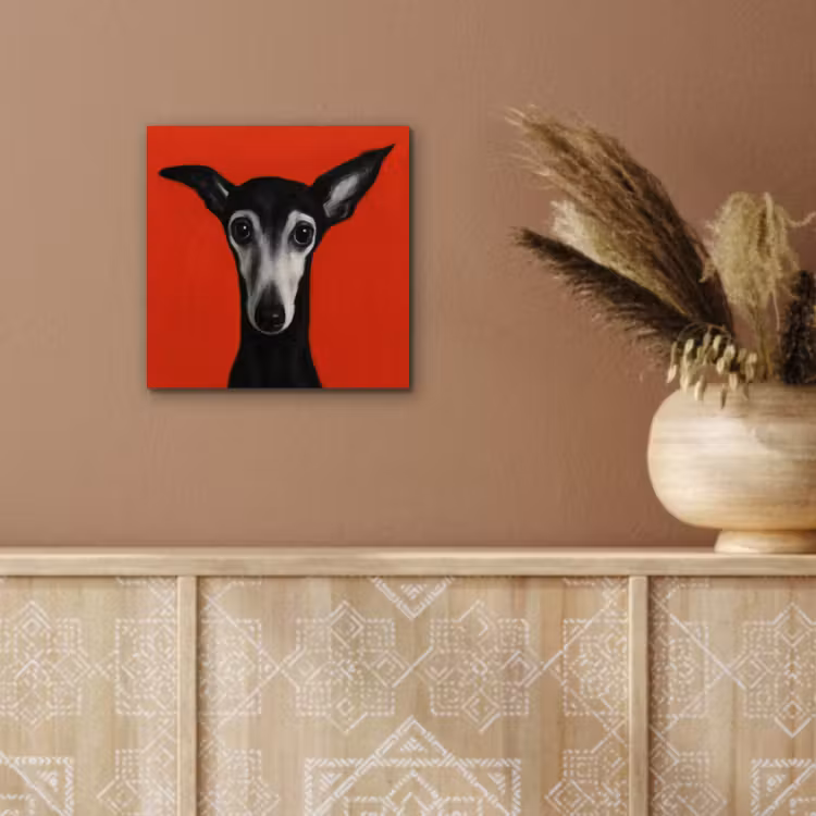 Windhond - Minimalistisch - Rood aluminium wit klein -sfeer4
