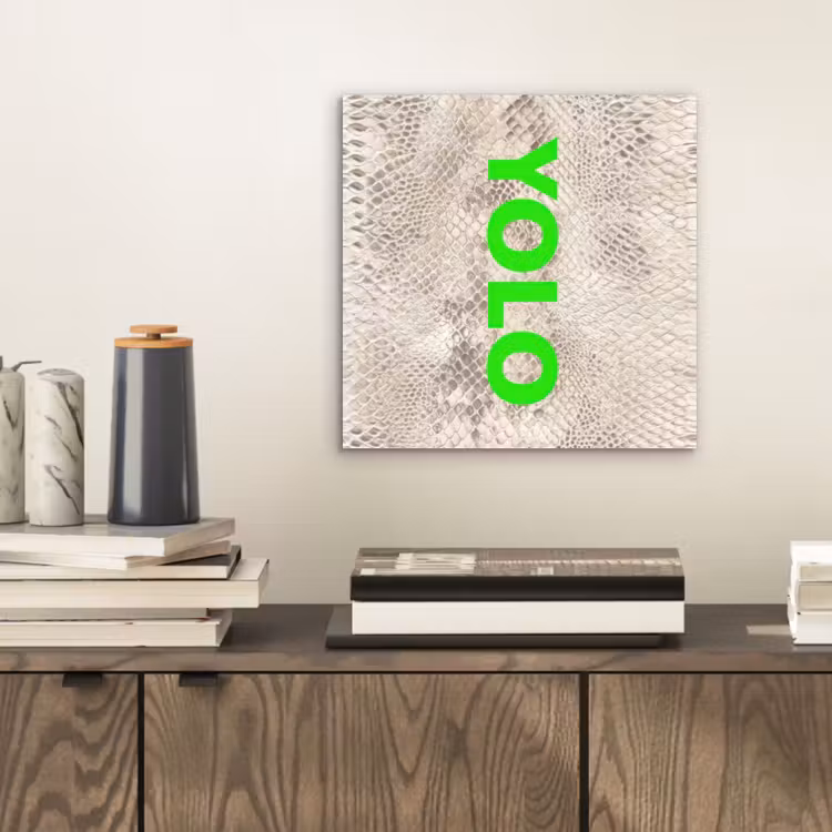 YOLO - Groen - Neon - Slangenprnt aluminium wit klein -sfeer1