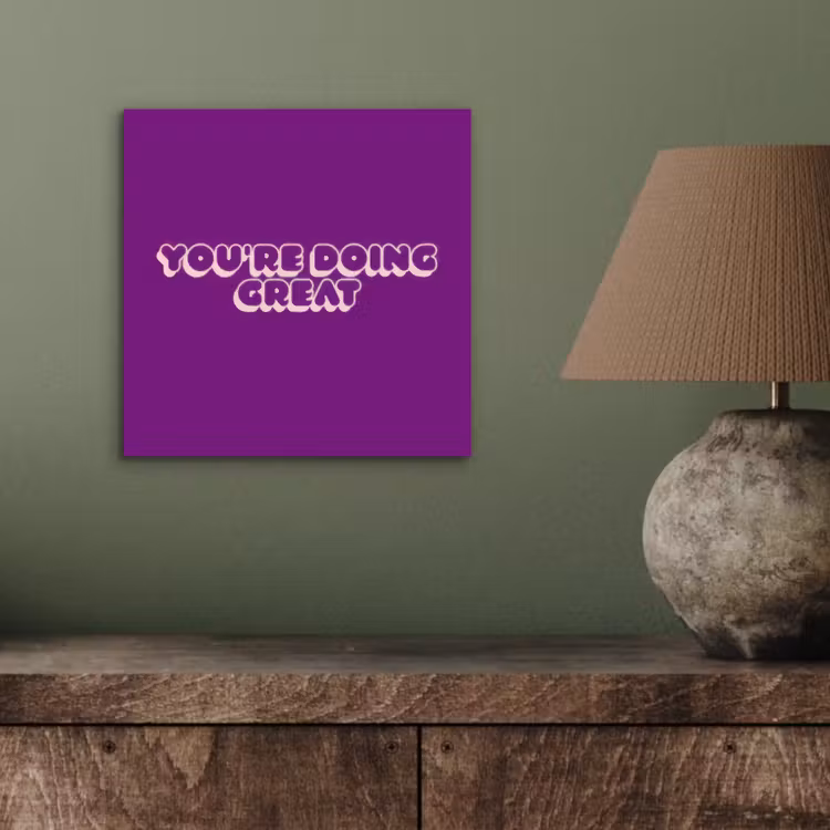 You're doing great - Paars - Bubble letters aluminium wit klein -sfeer2