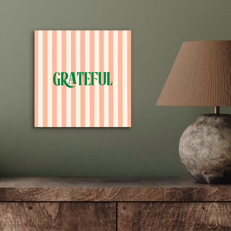 Zachtroze - Groen - Strepen - Grateful aluminium wit klein -sfeer2