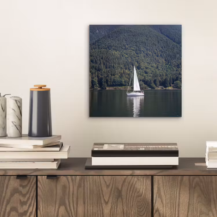 Zeilboot - Water - Bergen - Natuur - Groen aluminium wit klein -sfeer1