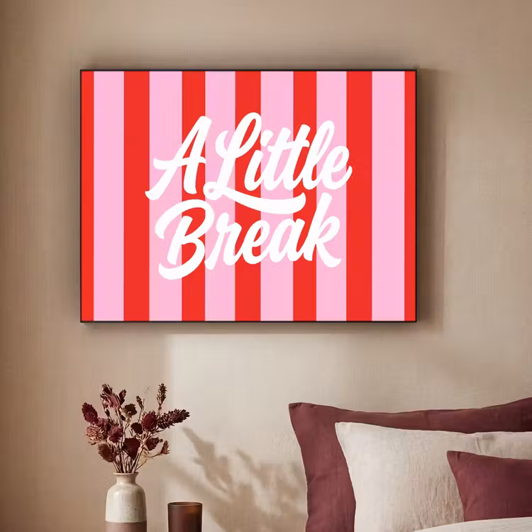 A Little Break - Strepen - Rood - Roze Textielframe zwart klein -sfeer1