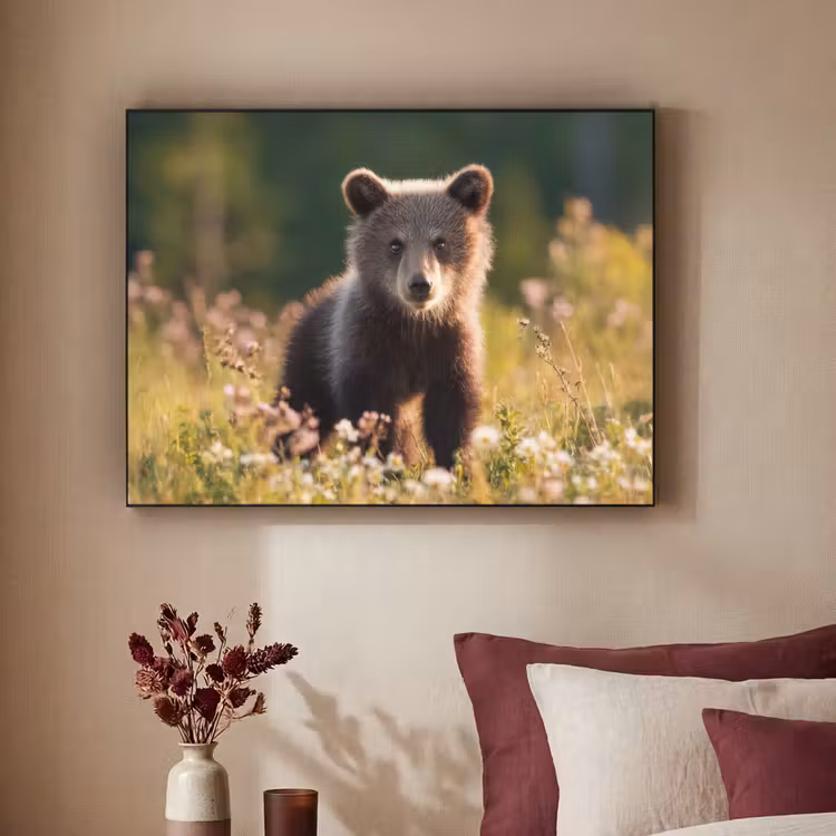 Beer - Bloemenveld - Gras Textielframe zwart klein -sfeer1