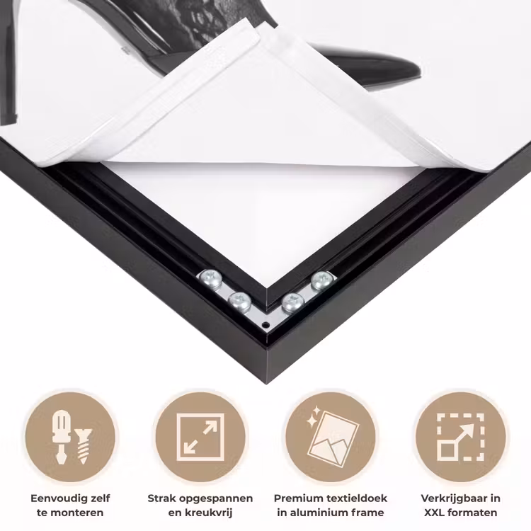 Benen - Kant - Hakken - Zwart - Wit - Uitdagend Textielframe zwart klein -USP_feed_closeupNL