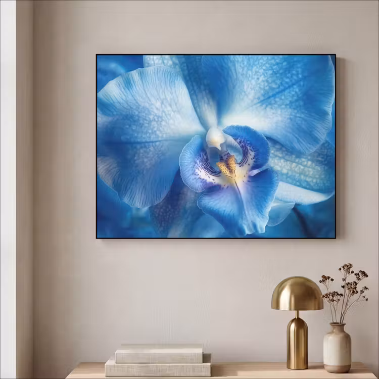 Blauw - Orchidee - Elegeant Textielframe zwart klein -sfeer2