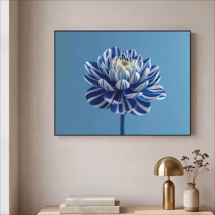 Bloem - Blauw - Bloemblaadjes - Streepjes Textielframe zwart klein -sfeer2