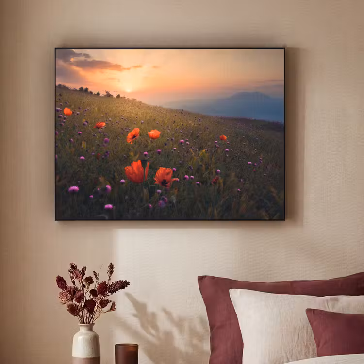 Bloemenveld - Gras - Bloemen - Planten - Zonsondergang - Oranje Textielframe zwart klein -sfeer1