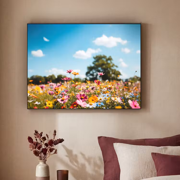 Bloemenweide - Blauw - Lucht - Kleuren Textielframe zwart klein -sfeer1