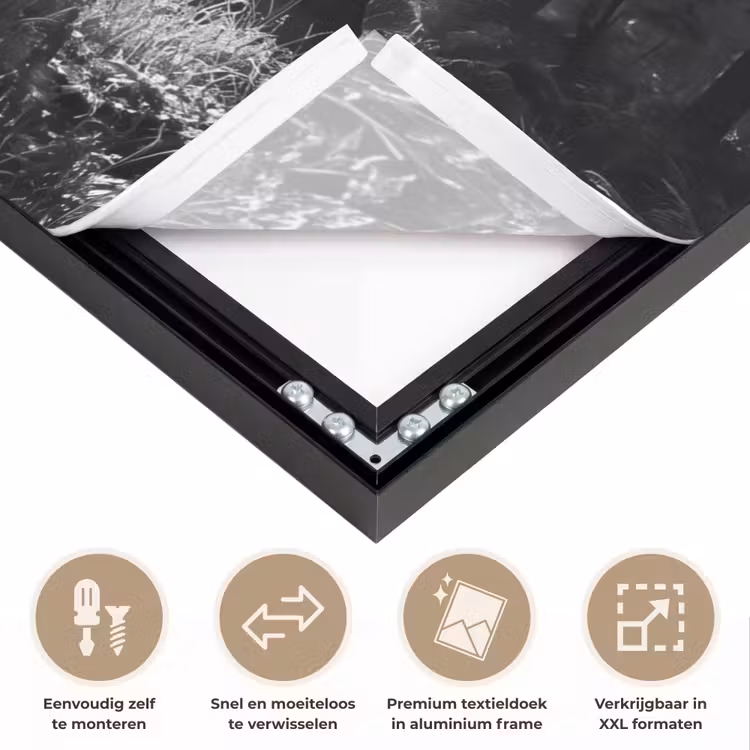 Bos - Lichtstralen - Natuur - Zwart-wit Textielframe zwart klein -USP_closeupNL