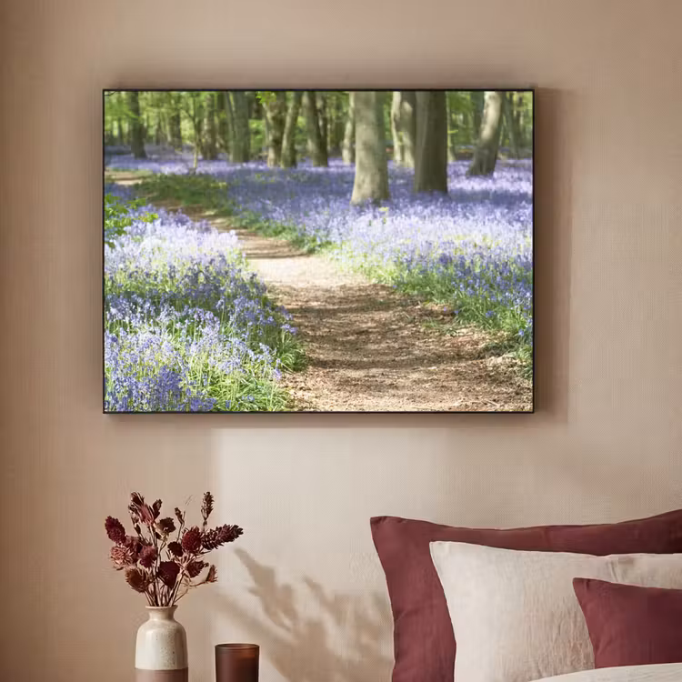 Bos - Pad - Bloemen - Paars - Groen - Natuur Textielframe zwart klein -sfeer1