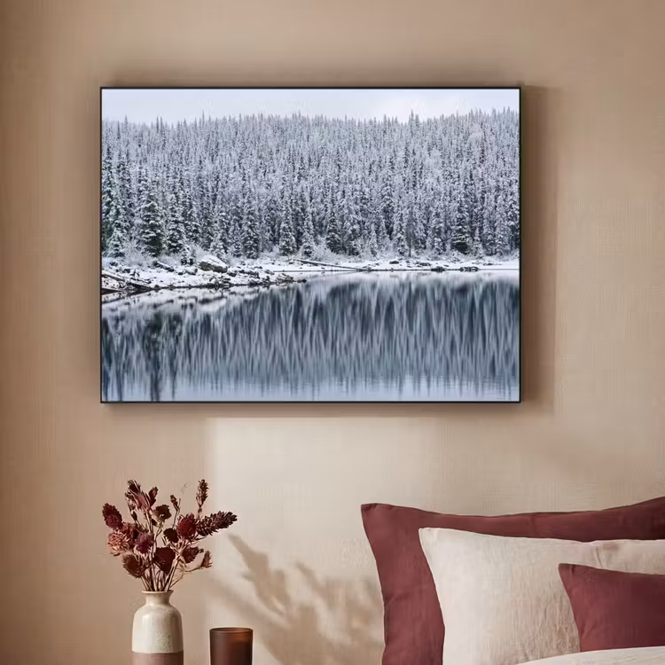 Bos - Reflectie - Meer - Winter - Serene Textielframe zwart klein -sfeer1