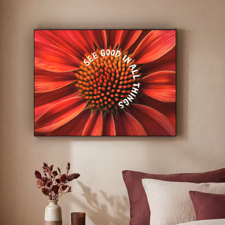 Close up - Bloem - Quote - Rood Textielframe zwart klein -sfeer1
