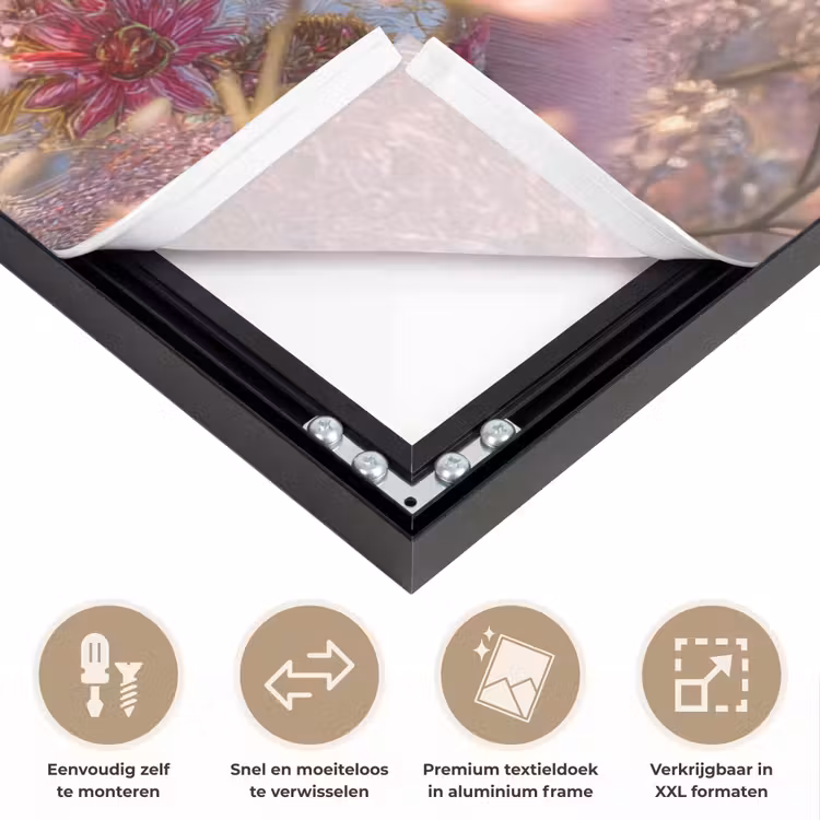 Giraffe - Bloemen - Roze Textielframe zwart klein -USP_closeupNL