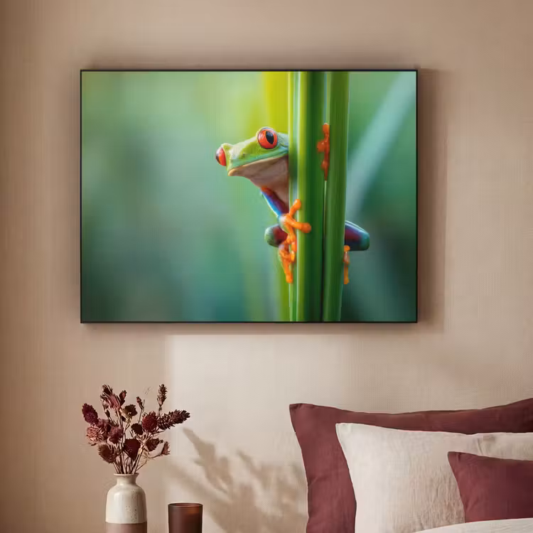 Groene kikker - Nieuwsgierig - Gras Textielframe - compleet frame klein -sfeer1