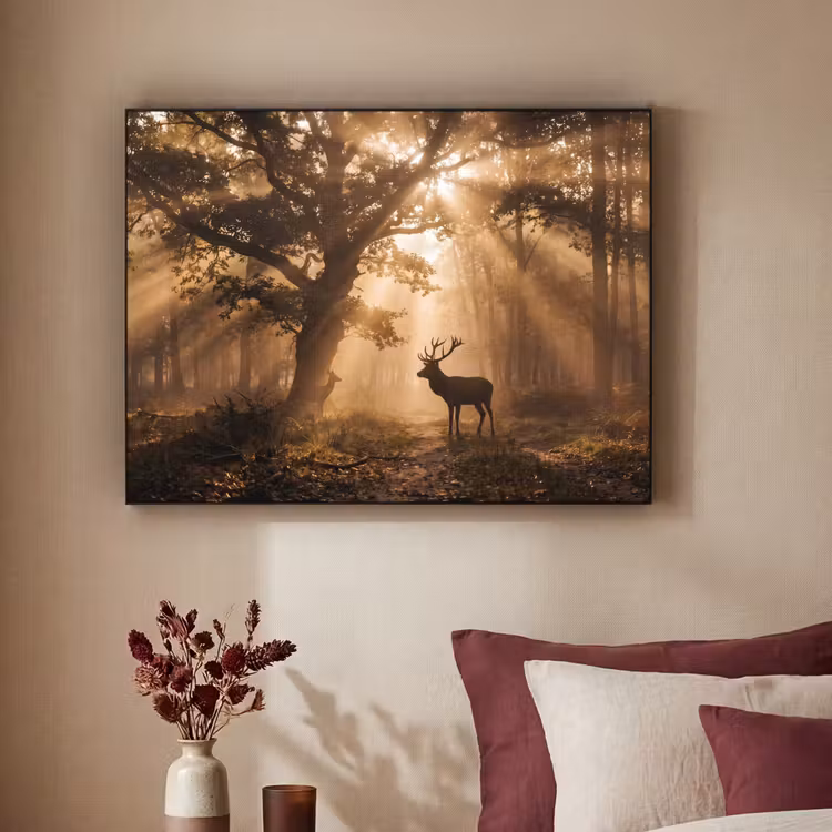 Hert - Bos - Mistig - Natuur - Goud Textielframe zwart klein -sfeer1