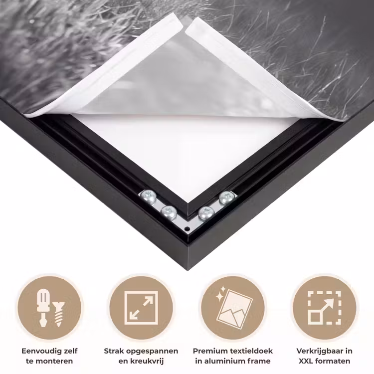 Hert - Bos - Zonnestralen - Zwart-wit - Natuur Textielframe zwart klein -USP_feed_closeupNL
