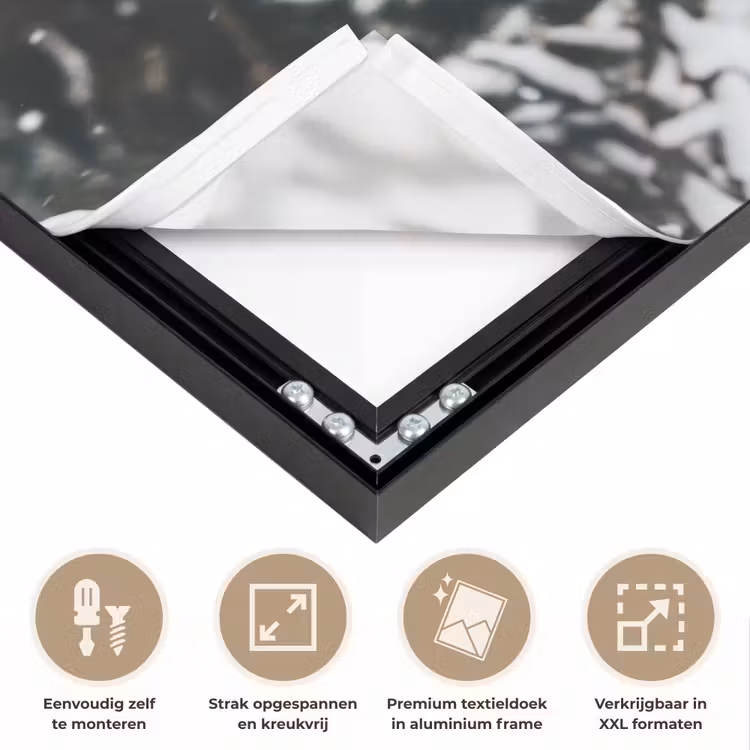 Hert - Sneeuw - Winter - Bos - Dieren Textielframe zwart klein -USP_feed_closeupNL