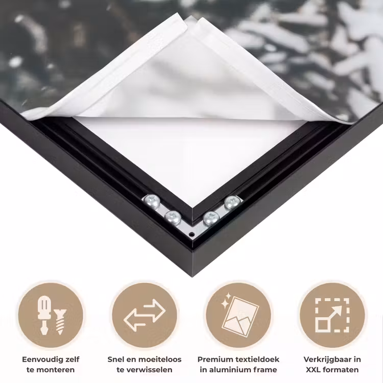Hert - Sneeuw - Winter - Bos - Dieren Textielframe zwart klein -USP_closeupNL