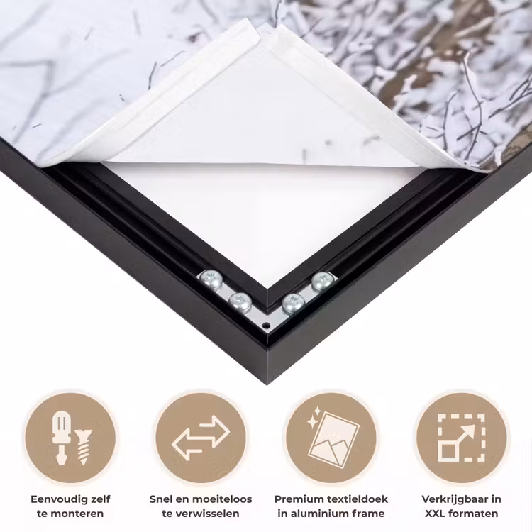 Hert - Winter - Bos - Natuur - Wit Textielframe zwart klein -USP_closeupNL
