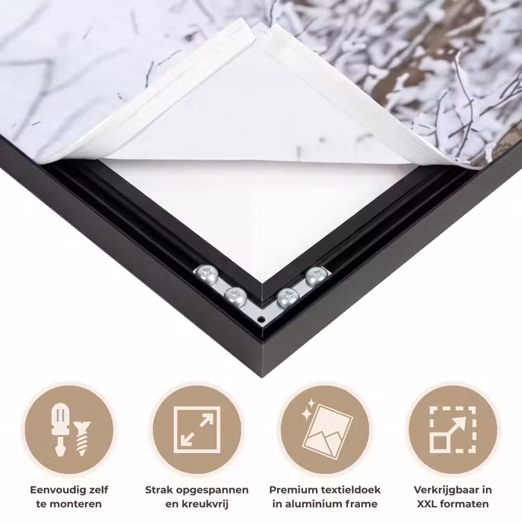 Hert - Winter - Bos - Natuur - Wit Textielframe zwart klein -USP_feed_closeupNL