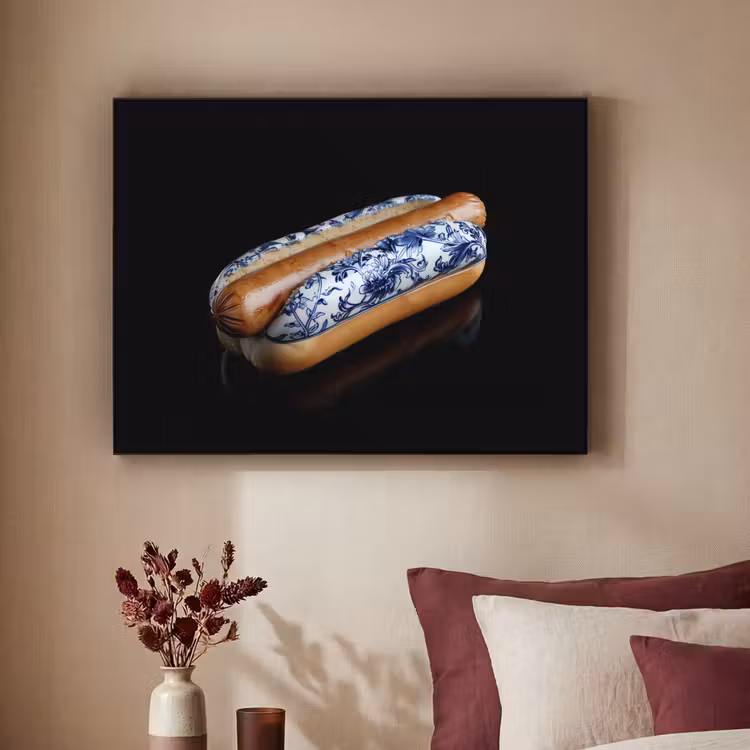 Hotdog - Porselein - Delfts blauw - Eten Textielframe zwart klein -sfeer1