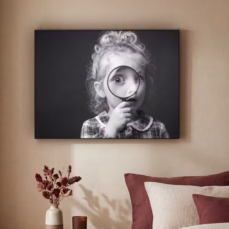 Kind - Vergrootglas - Portret - Zwart-wit Textielframe zwart klein -sfeer1