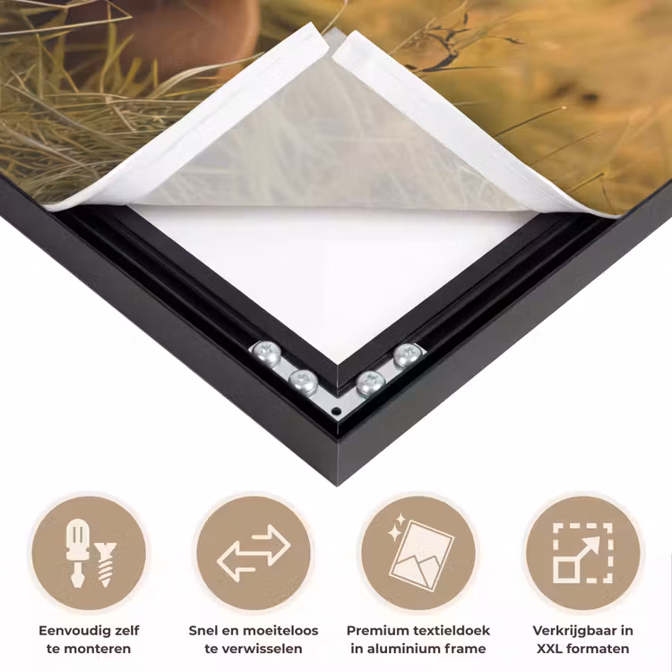 Koe - Dier - Weiland - Gras - Dieren - Natuur Textielframe zwart klein -USP_closeupNL