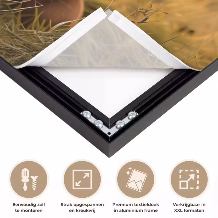 Koe - Dier - Weiland - Gras - Dieren - Natuur Textielframe zwart klein -USP_feed_closeupNL