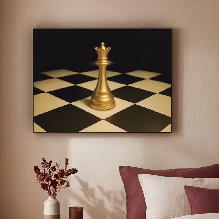 Koningin - Schaakstuk - Geblokt - Goud Textielframe - compleet frame klein -sfeer1