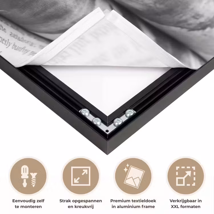 Krant - Stapel - Nieuws - Zwart-wit - Media Textielframe zwart klein -USP_feed_closeupNL