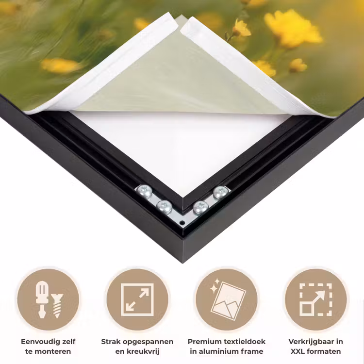 Lammetje - Gras - Bloemen - Geel Textielframe zwart klein -USP_feed_closeupNL