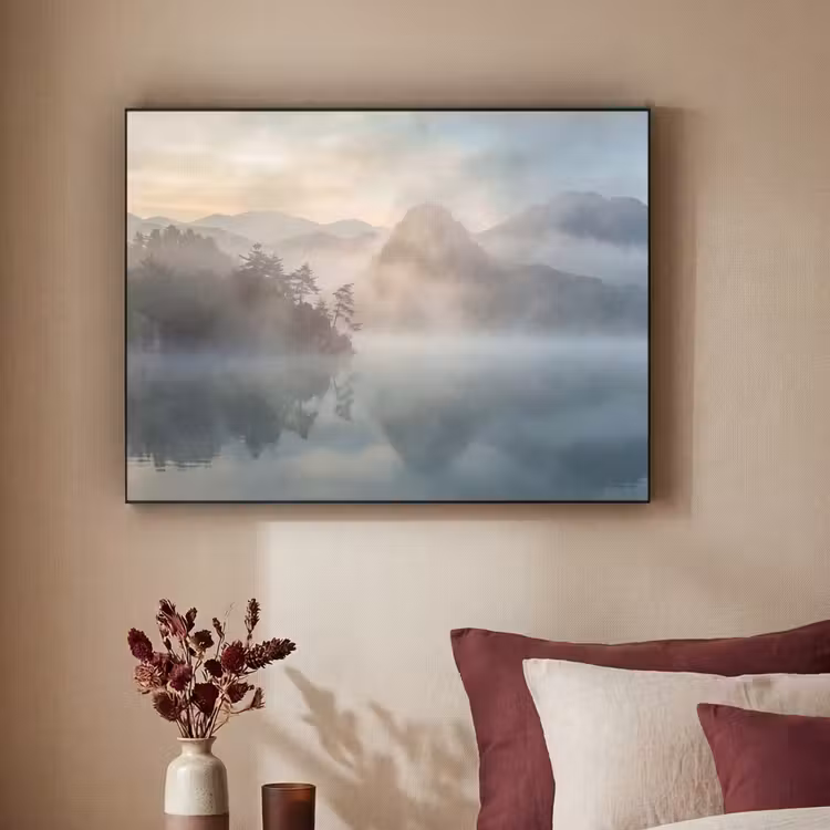 Landschap - Bergen - Mist - Water - Natuur Textielframe zwart klein -sfeer1