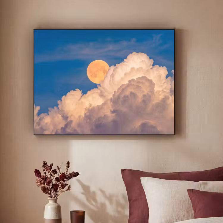 Maan - Wolken - Natuur - Oranje Textielframe zwart klein -sfeer1