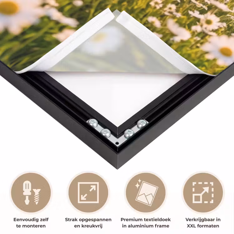 Madelief - Veld - Heuvels - Groen Textielframe zwart klein -USP_feed_closeupNL