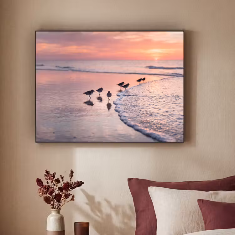 Meeuwen - Strand - Zee - Roze Textielframe zwart klein -sfeer1
