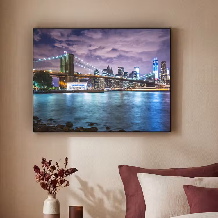 New York - Skyline - Stad - Kleuren Textielframe zwart klein -sfeer1
