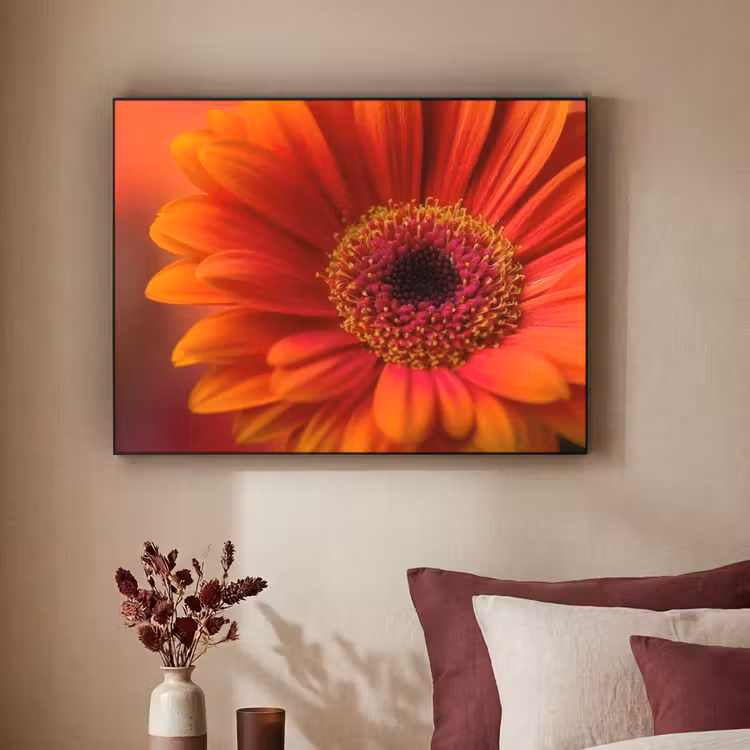 Oranje - Gerbera - Intens Textielframe zwart klein -sfeer1