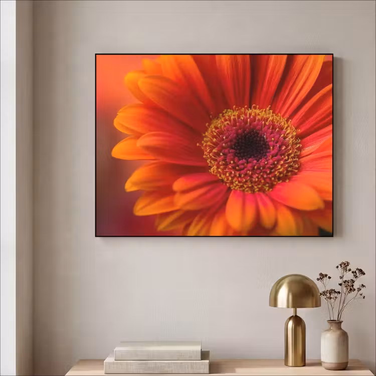 Oranje - Gerbera - Intens Textielframe zwart klein -sfeer2